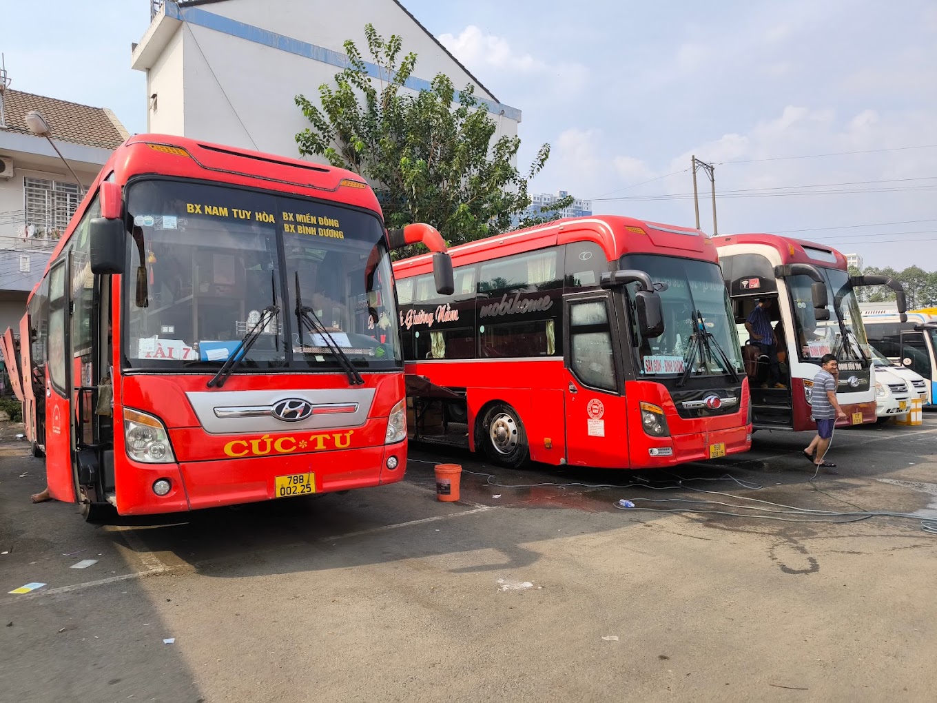 Nhà xe Cúc Tư